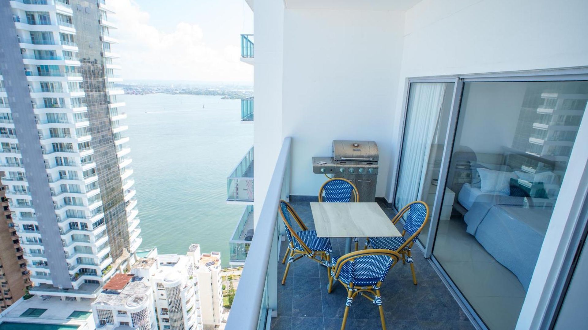 I Bedroom Infinitum View 32nd Floor *